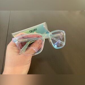 NWT QUAY BLUE LIGHT GLASSES IRIDESCENT COLOR